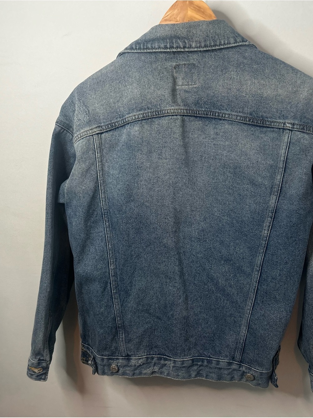 Wild Fable Women’s Oversized Distressed Blue Denim Jacket - Picture 7 of 11